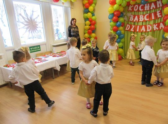 Maluchy dzien babci cz2