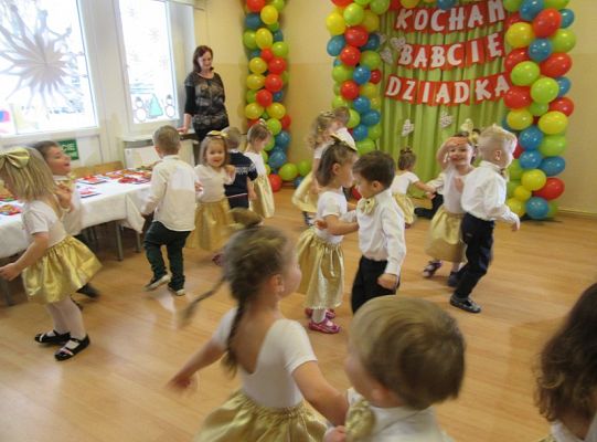 Maluchy dzien babci cz2