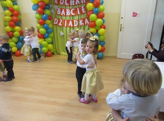 Maluchy dzien babci cz2