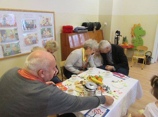 Maluchy dzien babci cz2