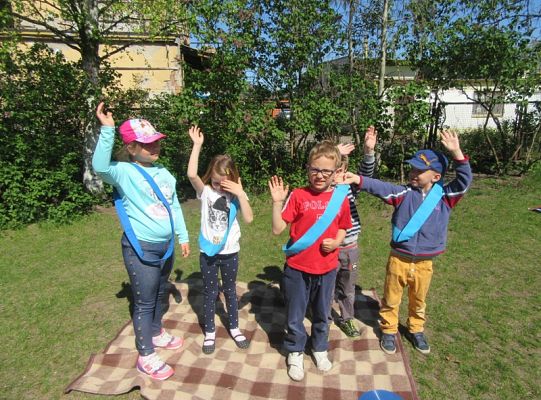 Ruchowe na podwórku