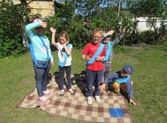 Ruchowe na podwórku