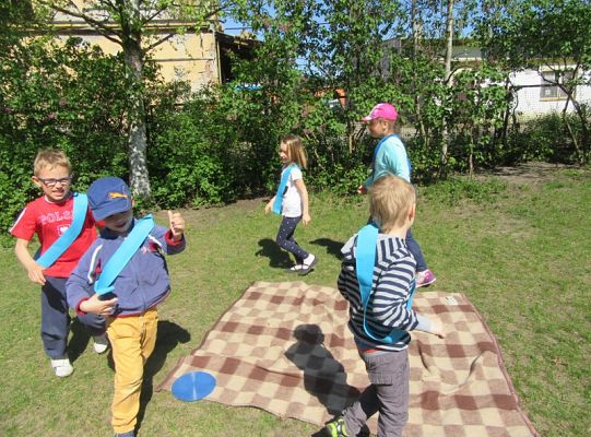 Ruchowe na podwórku