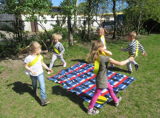 Ruchowe na podwórku