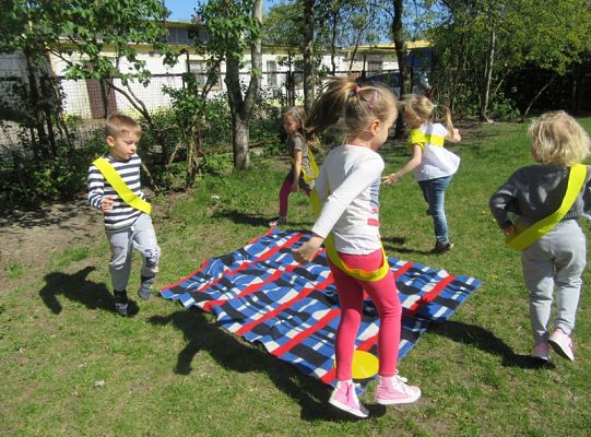 Ruchowe na podwórku