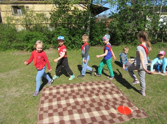 Ruchowe na podwórku