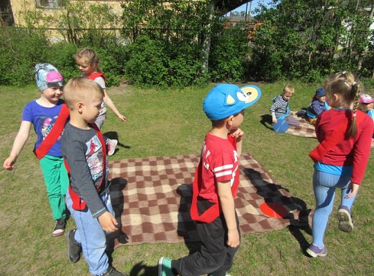 Ruchowe na podwórku