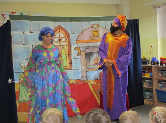 Teatrzyk \"śpiąca królewna\"