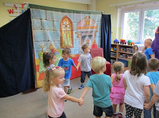 Teatrzyk \"śpiąca królewna\"