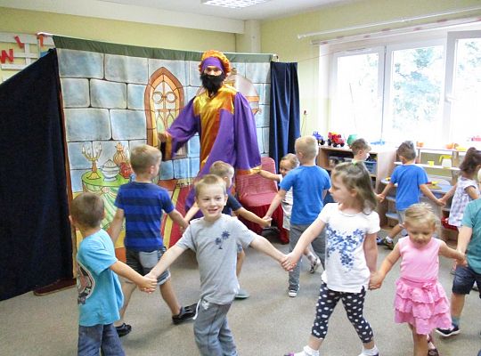 Teatrzyk \"śpiąca królewna\"