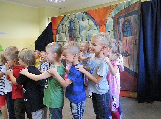 Teatrzyk \"śpiąca królewna\"