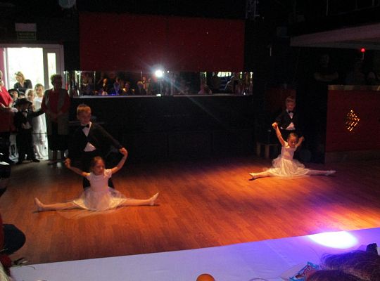 Występy dla Seniorów w Różanej Grupa 4