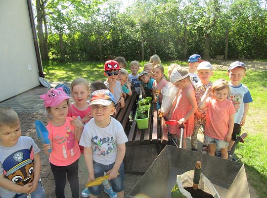 Mali ogrodnicy-Sadzimy Grupa 1